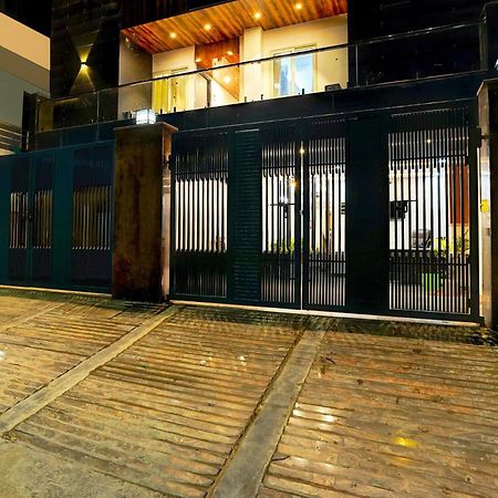 Super Townhouse Sector 104 Noida Ξενοδοχείο Εξωτερικό φωτογραφία