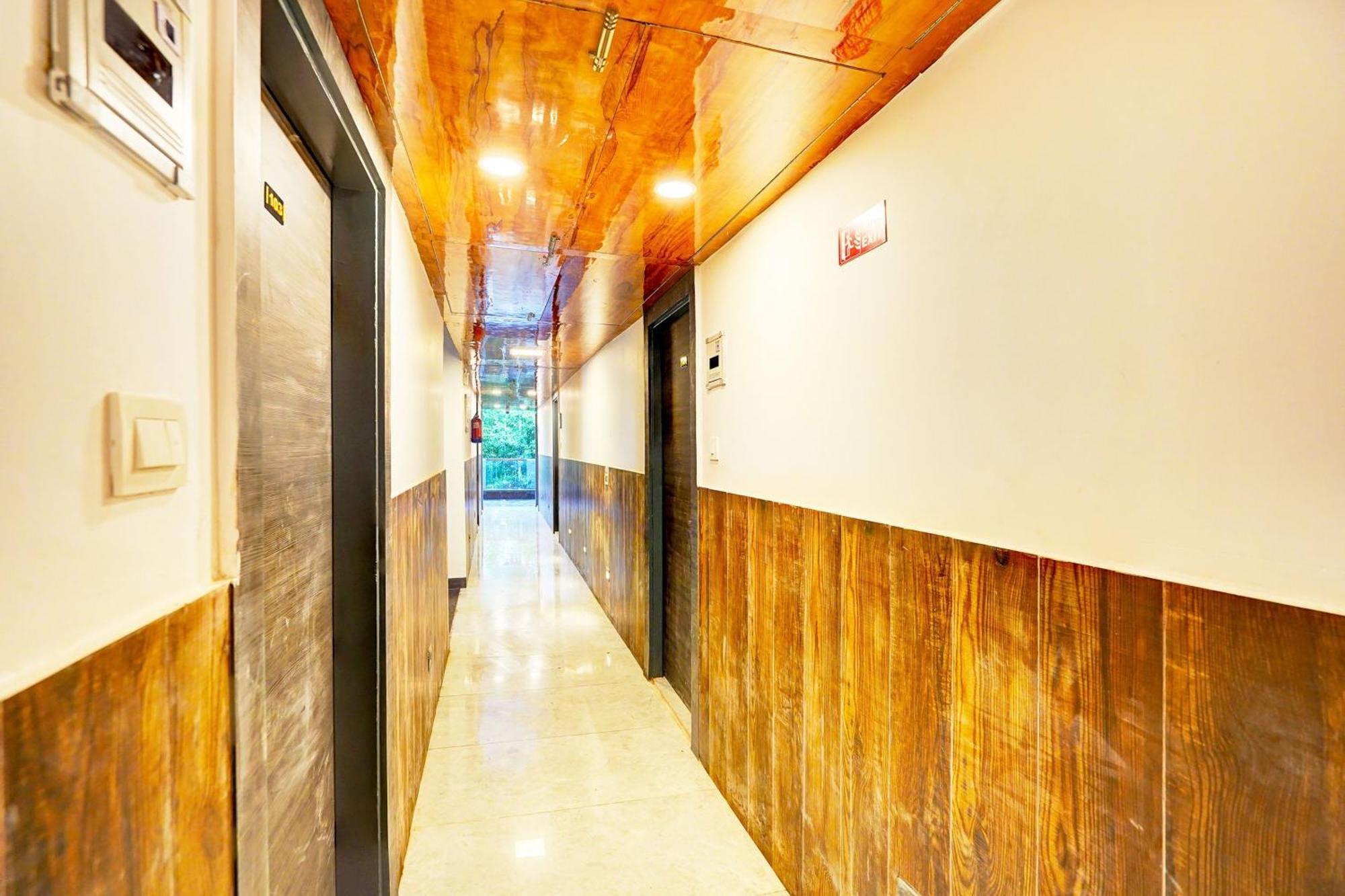 Super Townhouse Sector 104 Noida Ξενοδοχείο Εξωτερικό φωτογραφία