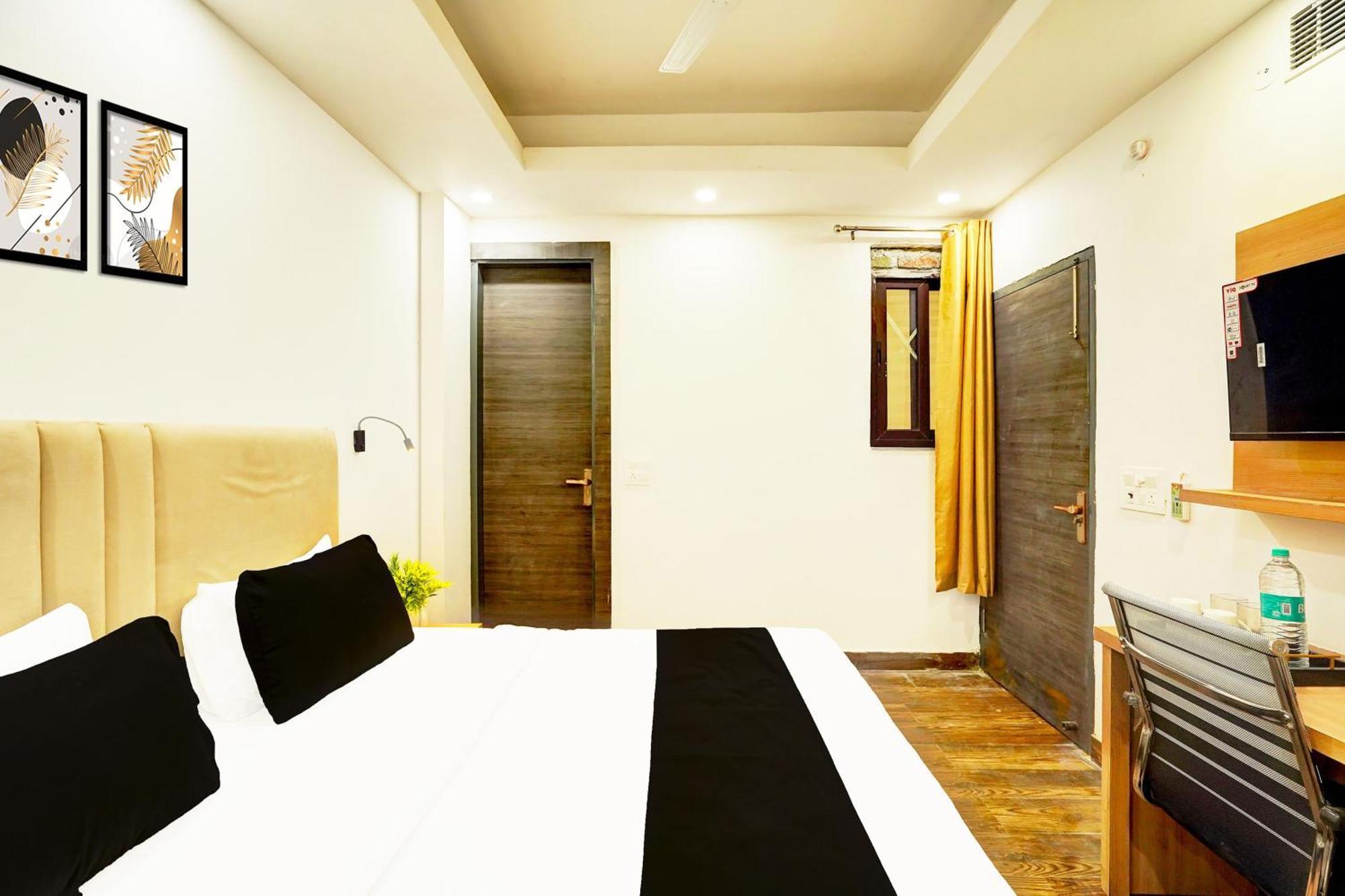 Super Townhouse Sector 104 Noida Ξενοδοχείο Εξωτερικό φωτογραφία
