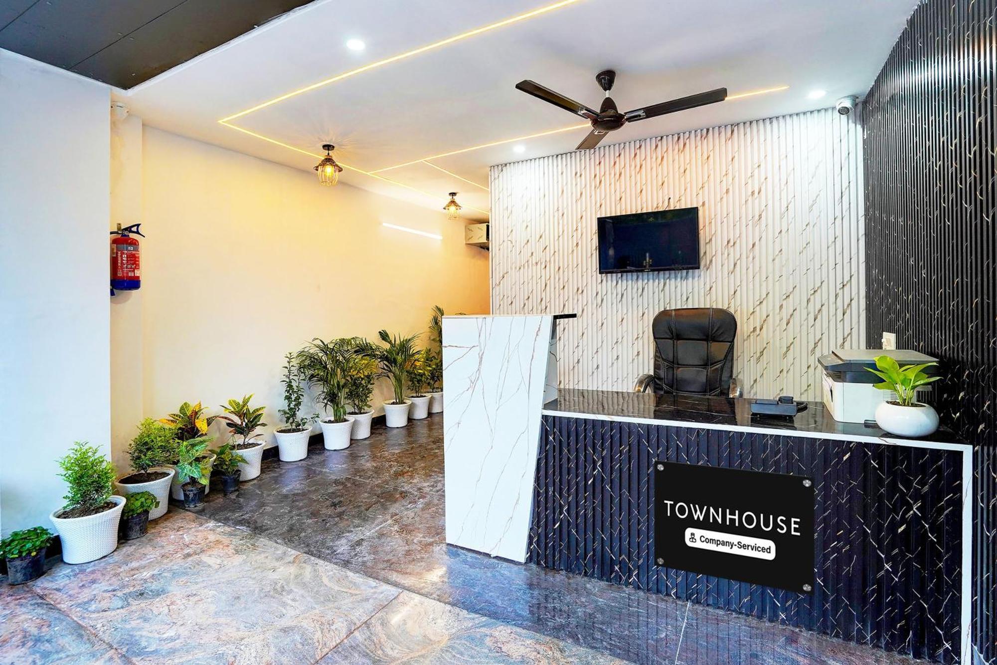 Super Townhouse Sector 104 Noida Ξενοδοχείο Εξωτερικό φωτογραφία