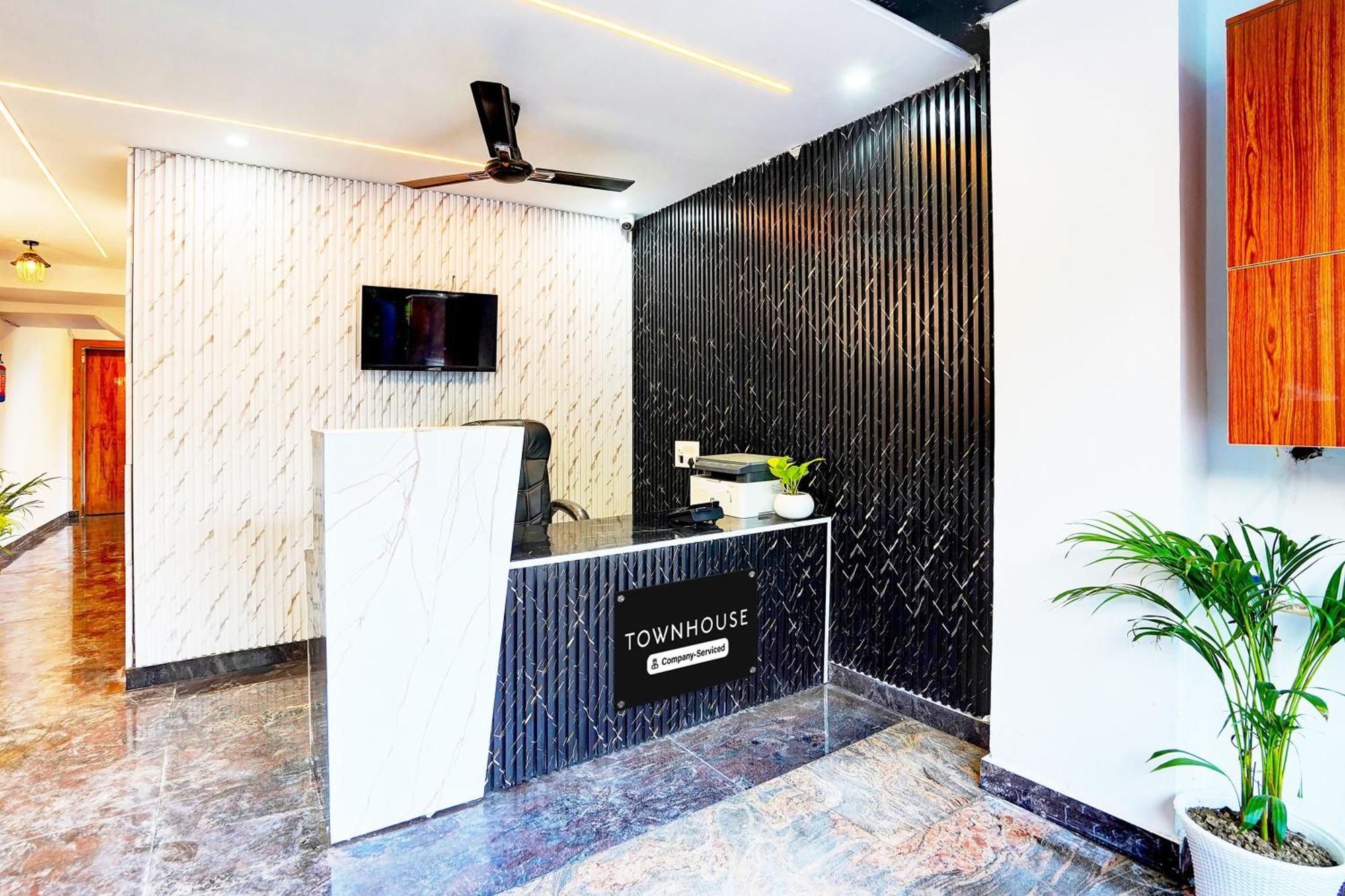Super Townhouse Sector 104 Noida Ξενοδοχείο Εξωτερικό φωτογραφία