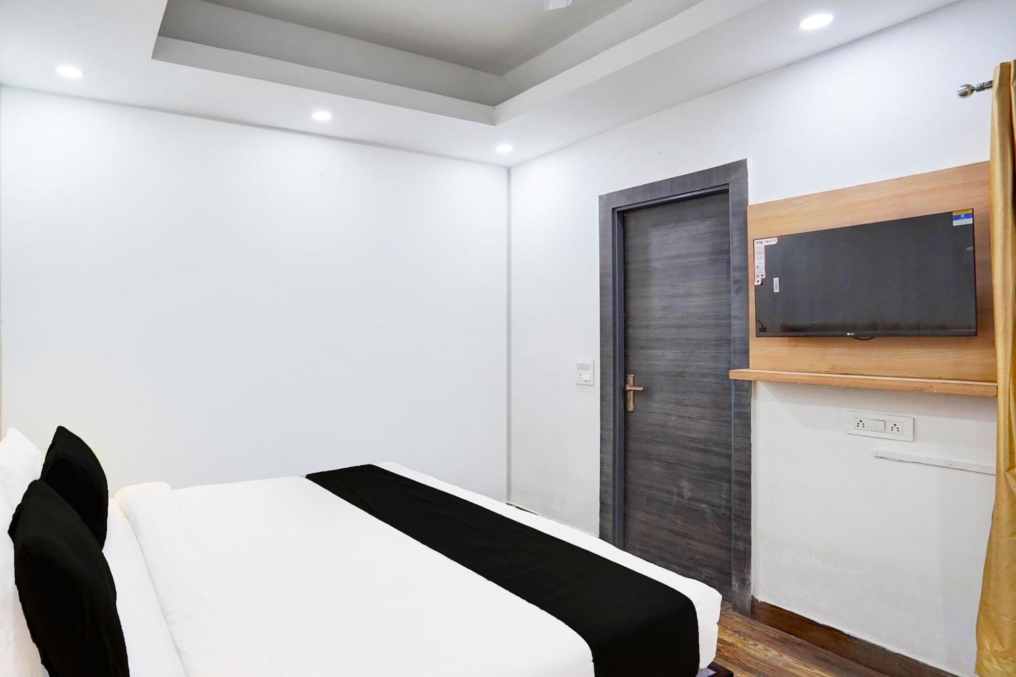 Super Townhouse Sector 104 Noida Ξενοδοχείο Εξωτερικό φωτογραφία