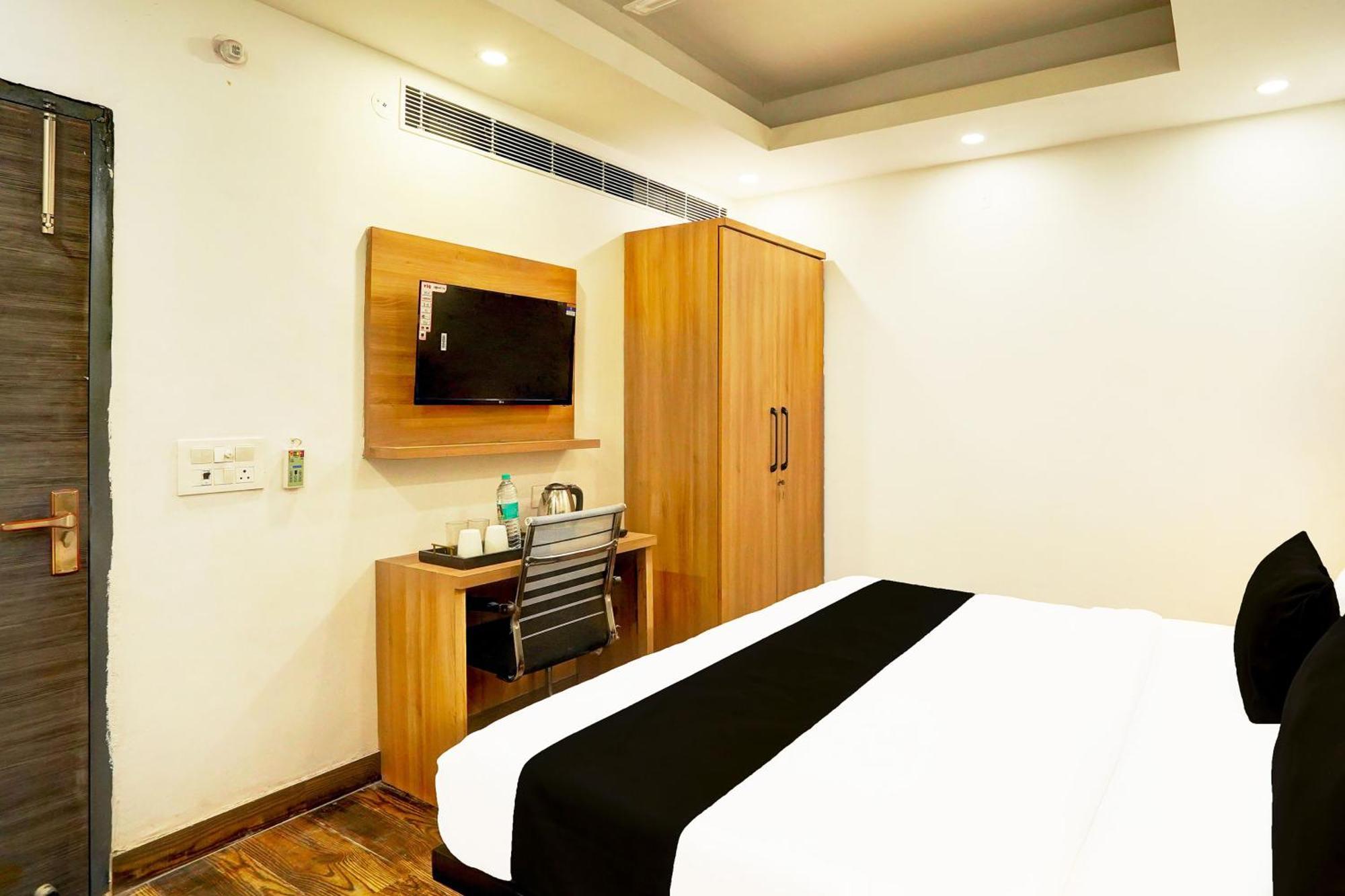 Super Townhouse Sector 104 Noida Ξενοδοχείο Εξωτερικό φωτογραφία