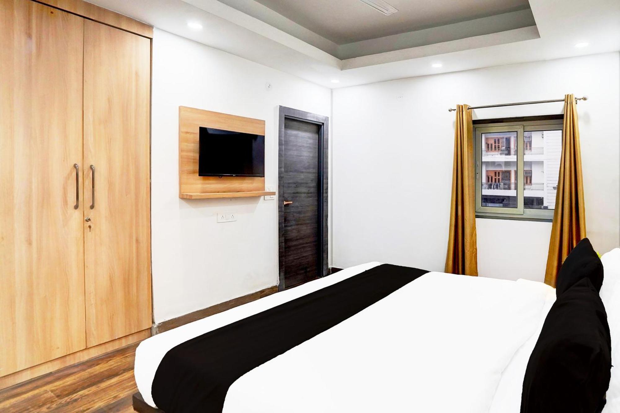 Super Townhouse Sector 104 Noida Ξενοδοχείο Εξωτερικό φωτογραφία